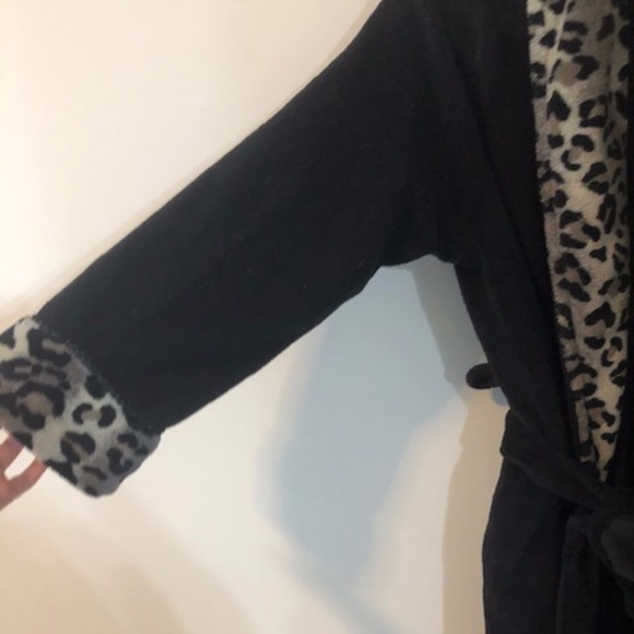 Carole Hochman Leopard Robe - Picture 4 of 4